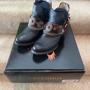 Freebird Mystic Booties - black with brown trim